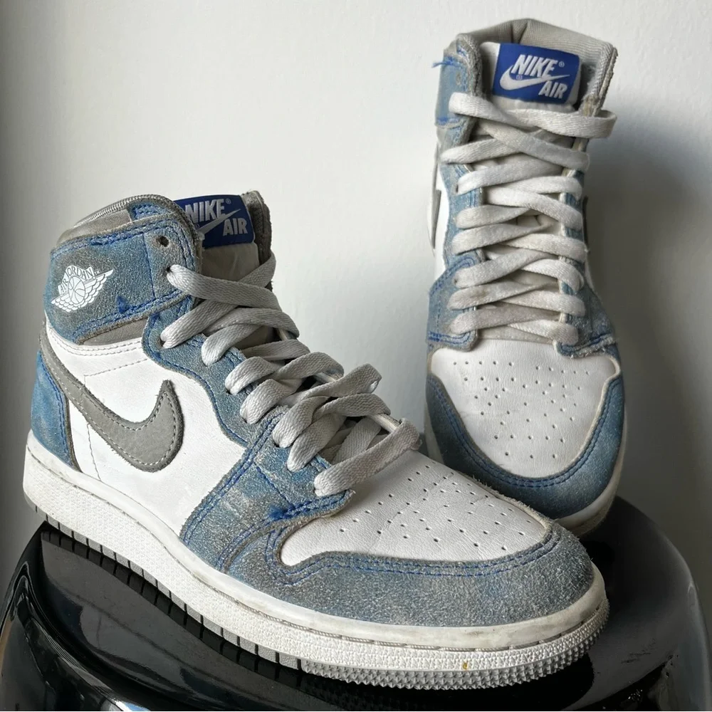 Nike Air Jordan 1 Retro High OG GS Shoes Youth Size 5Y Hyper Royal 575441-402